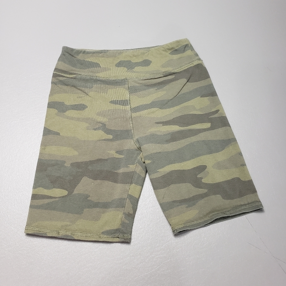 SO lounge life camo bike shorts women's size small